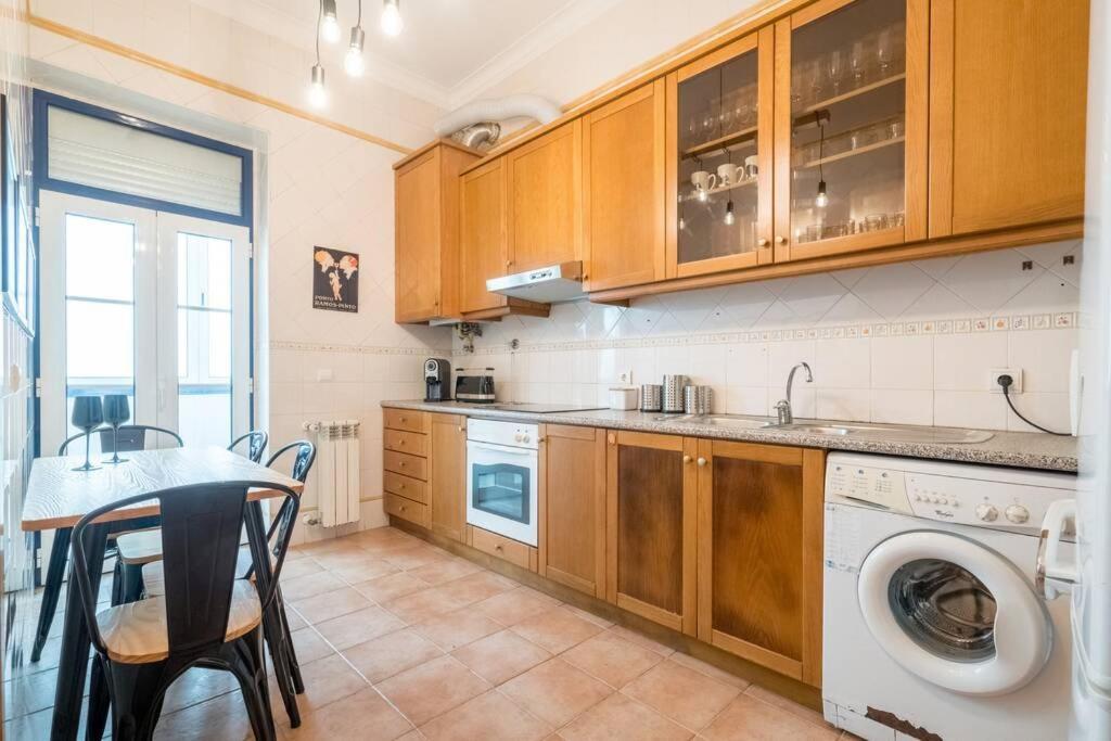 Beautiful Apartment Near The Center Of Lisboa Exteriör bild